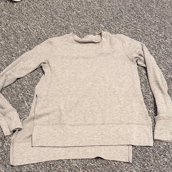 ALO Yoga Tops - Gray Long Sleeve Sweater